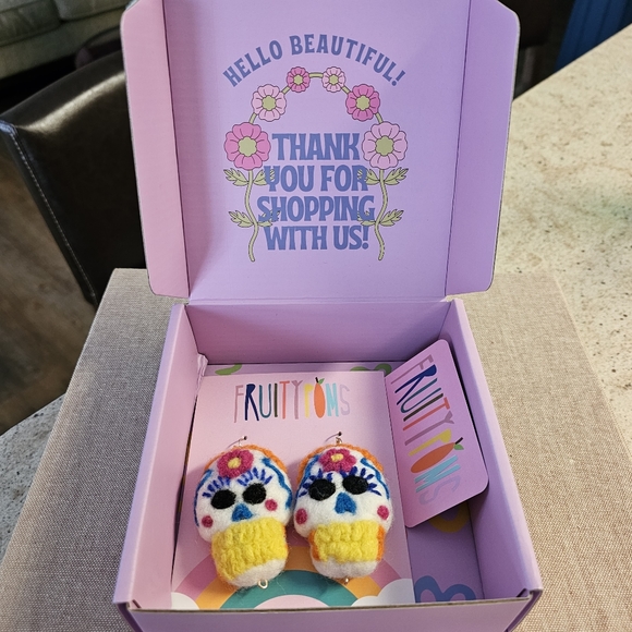 Sugar Skull/Catrina Wool Earrings - Picture 5 of 6